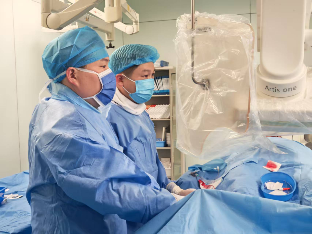 元旦灯火里的生命守望——一夜两场介入手术，为生命争分夺秒